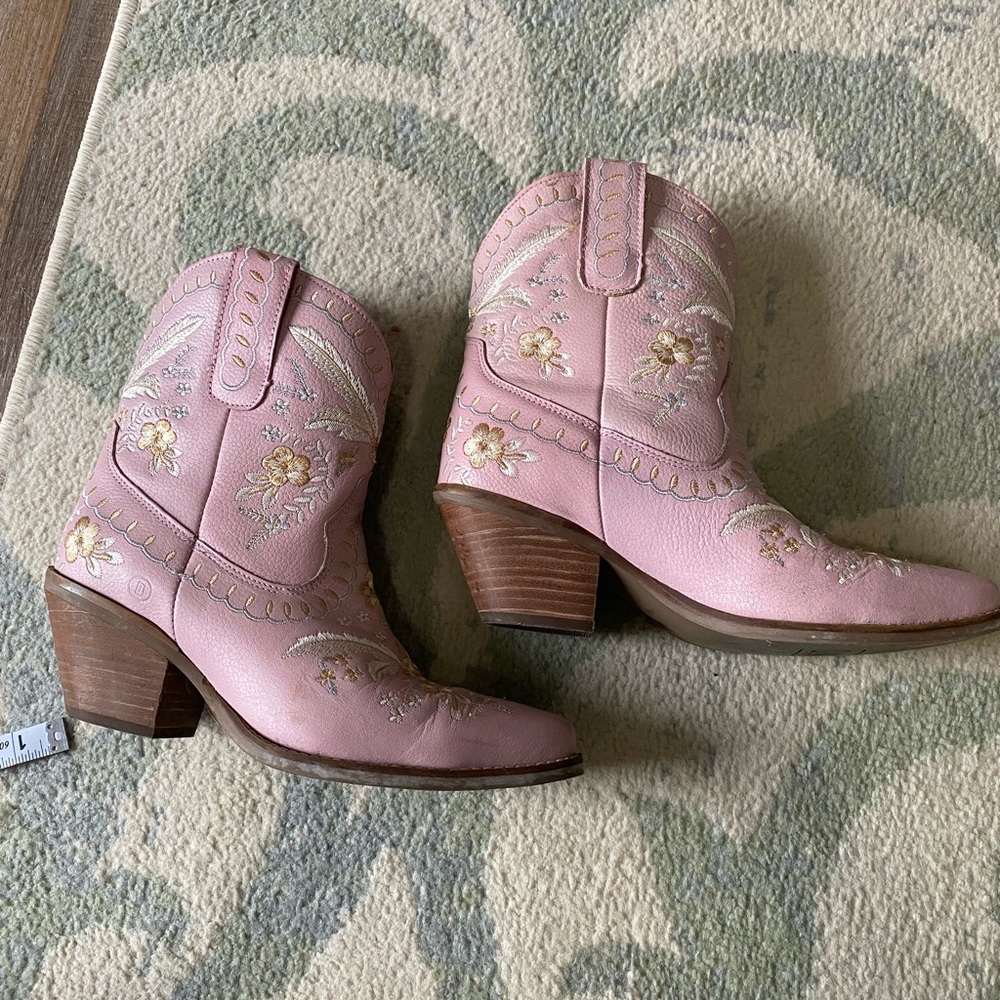 Pink Dingo cowboy boots size 7.5